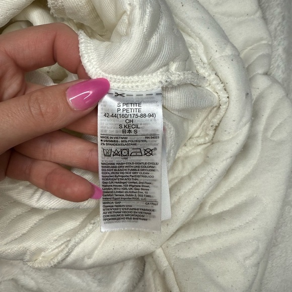 GAP Women's Quilted Cream Cowl Neck Sweater - Picture 7 of 7